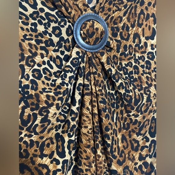 Tradition women 3/4 sleeves leopard print V neckline soft lightweight blouse 10 - Picture 4 of 9